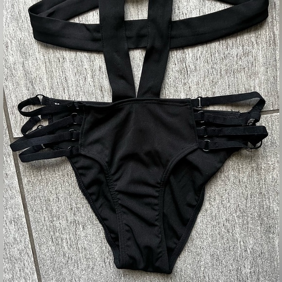 Strappy bodysuit - Picture 4 of 5